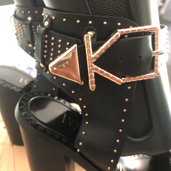 IVY KIRHZNER Women’s VOLT Shoes Black w/ROSE GOLD studs Gladiator Sandals SIZE 8 - Picture 8 of 16